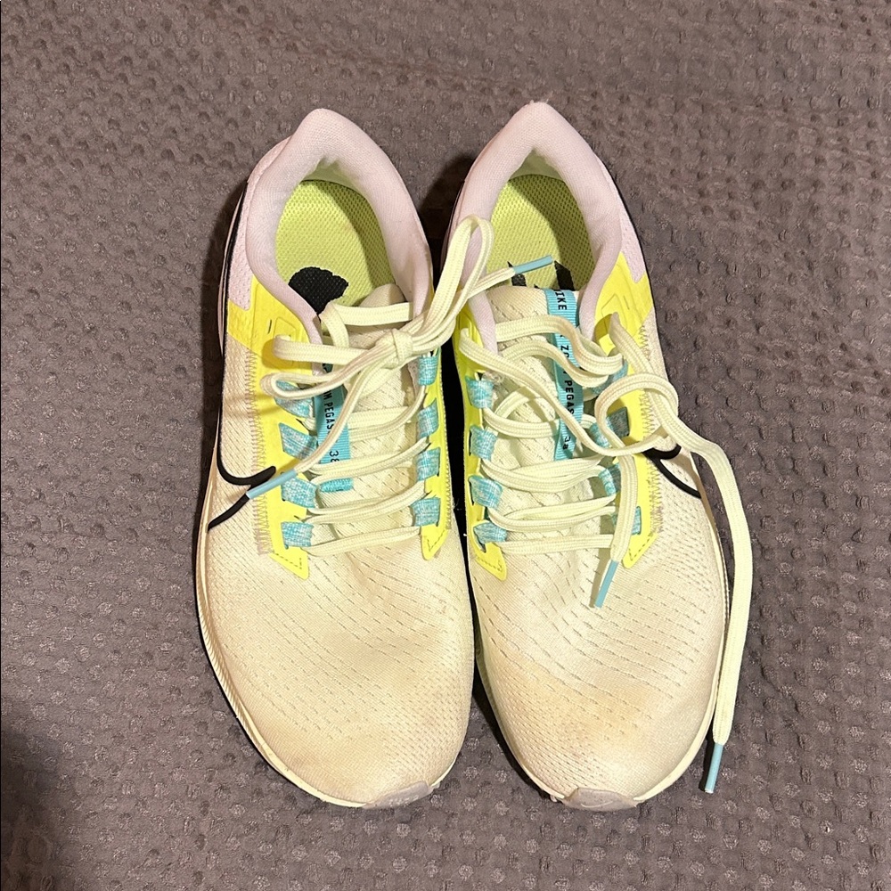 Nike Women's Athletic Shoes - Cream and Light Blue